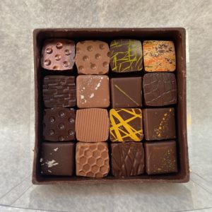 Coffret en chocolat + 16 chocolats